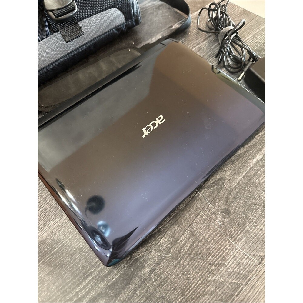 Acer Aspire One Mini Laptop With Case - Picture 4 of 9